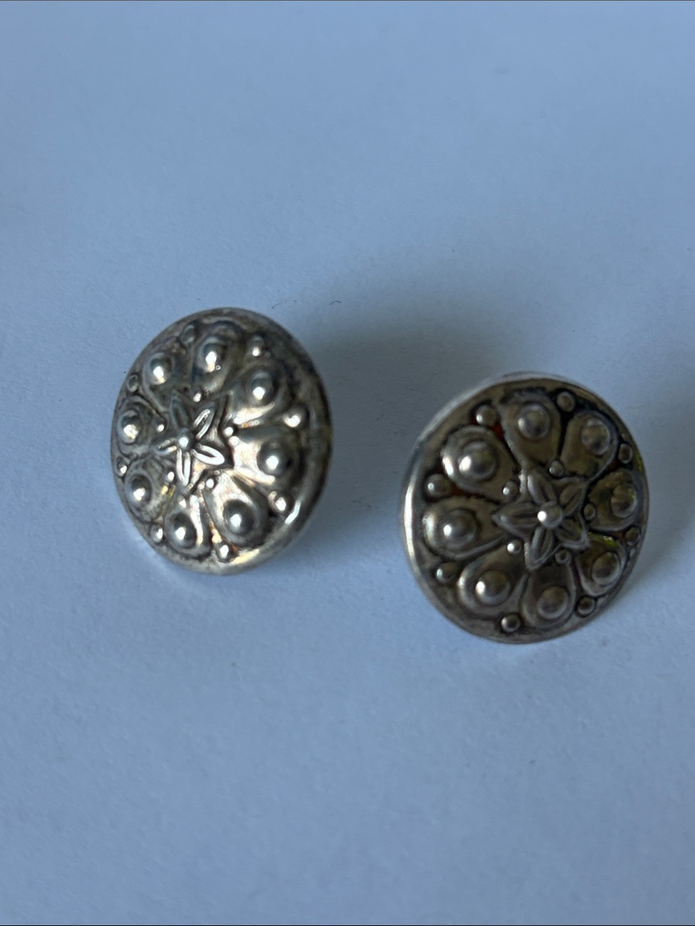 Vintage-Inspired Sterling Silver Seashell Button Stud Earrings - Silver